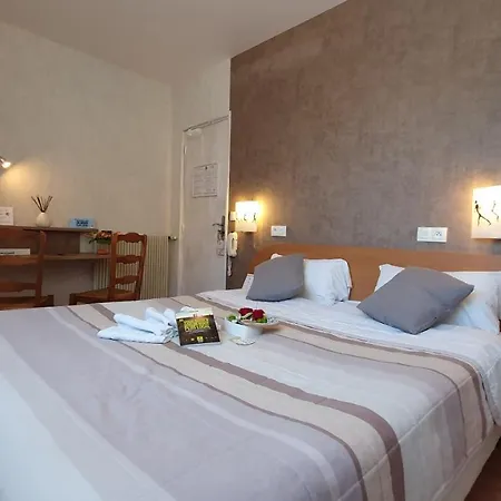 מלון Logis Les Agriculteurs Saint-Pierre-en-Auge