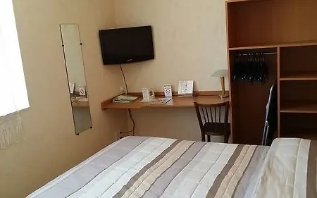 מלון Logis Les Agriculteurs 2*