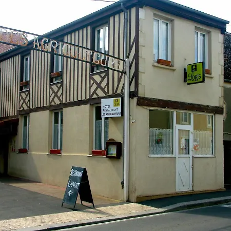 Logis Les Agriculteurs מלון Saint-Pierre-en-Auge