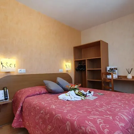 Logis Les Agriculteurs Hotel