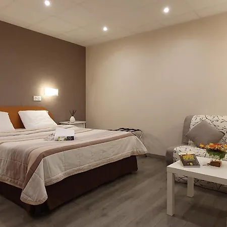 Logis Les Agriculteurs Hotel