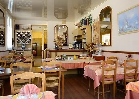 فندق Logis Les Agriculteurs 2*