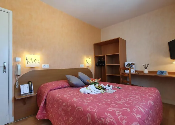 Logis Les Agriculteurs Hotel