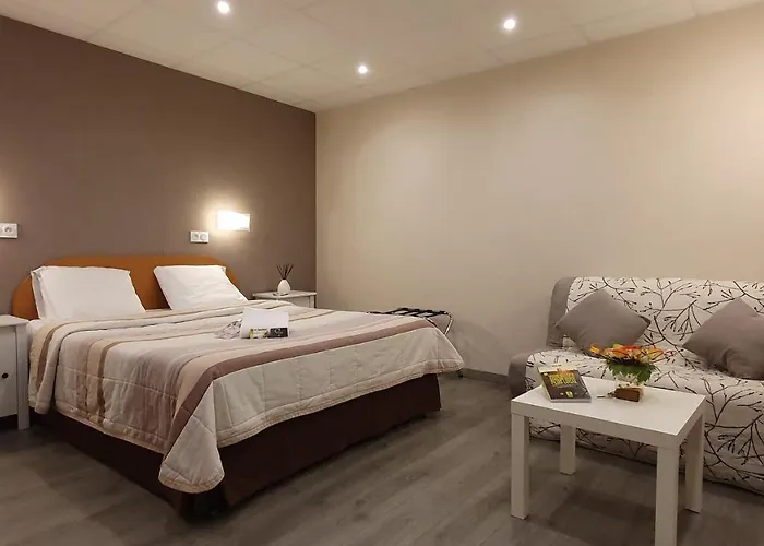 Logis Les Agriculteurs Hotel